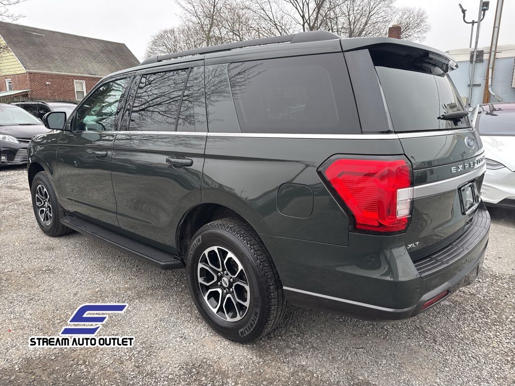 Vehicle image 5 of 40