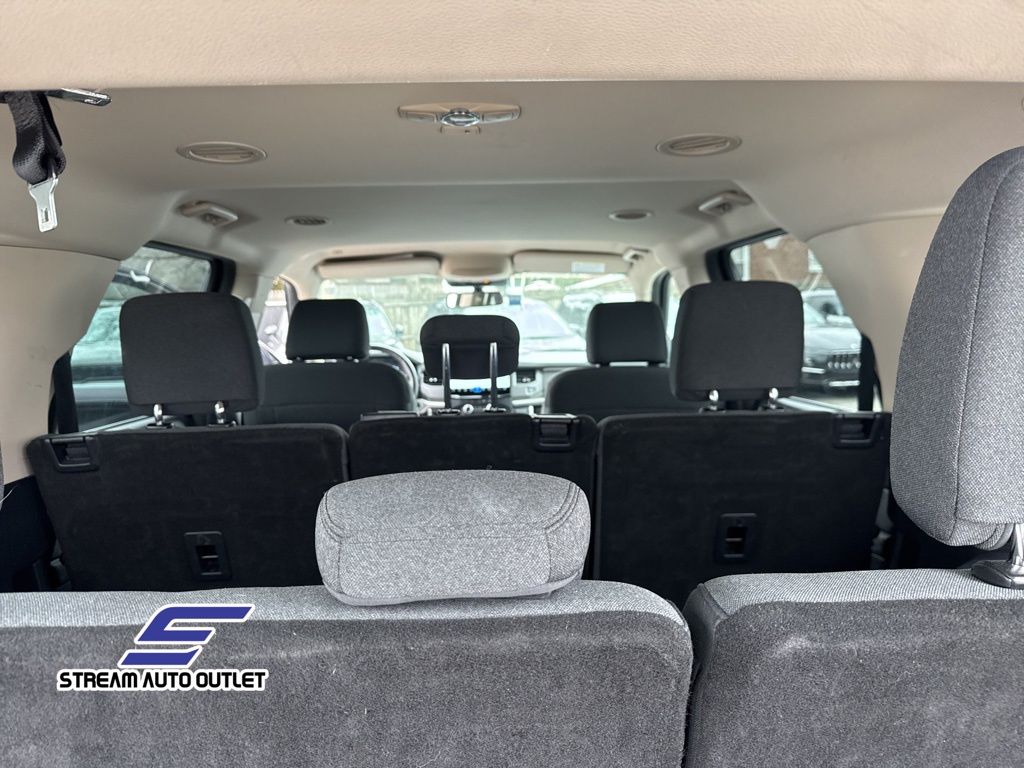 Vehicle image 32 of 40