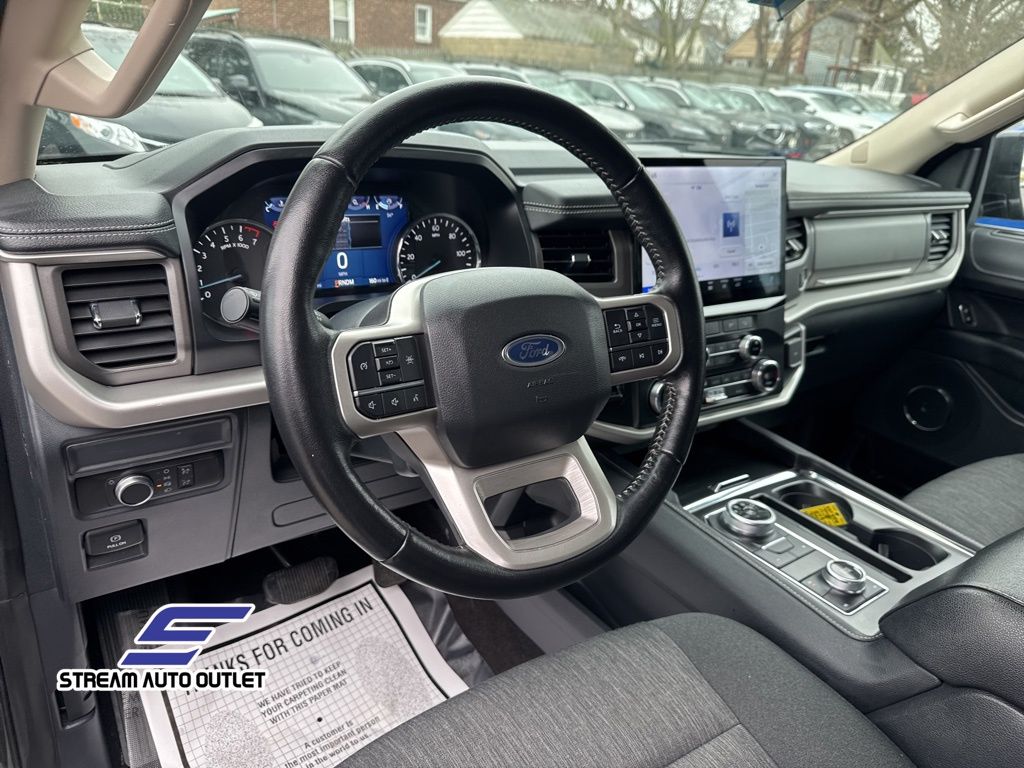 Vehicle image 15 of 40