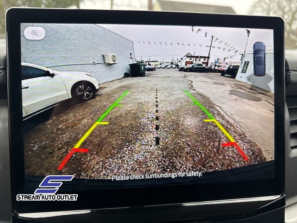 Vehicle image 23 of 40