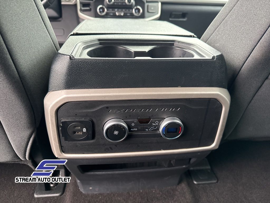 Vehicle image 28 of 40