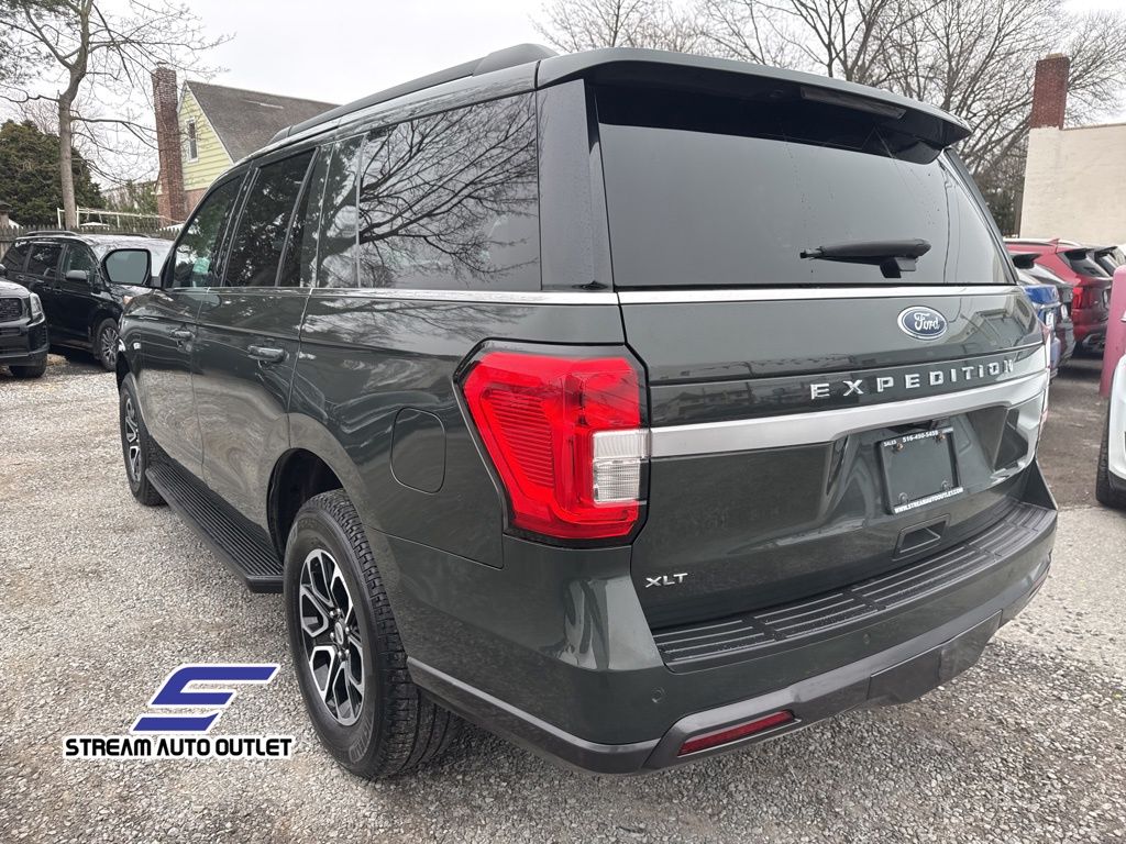 Vehicle image 8 of 40
