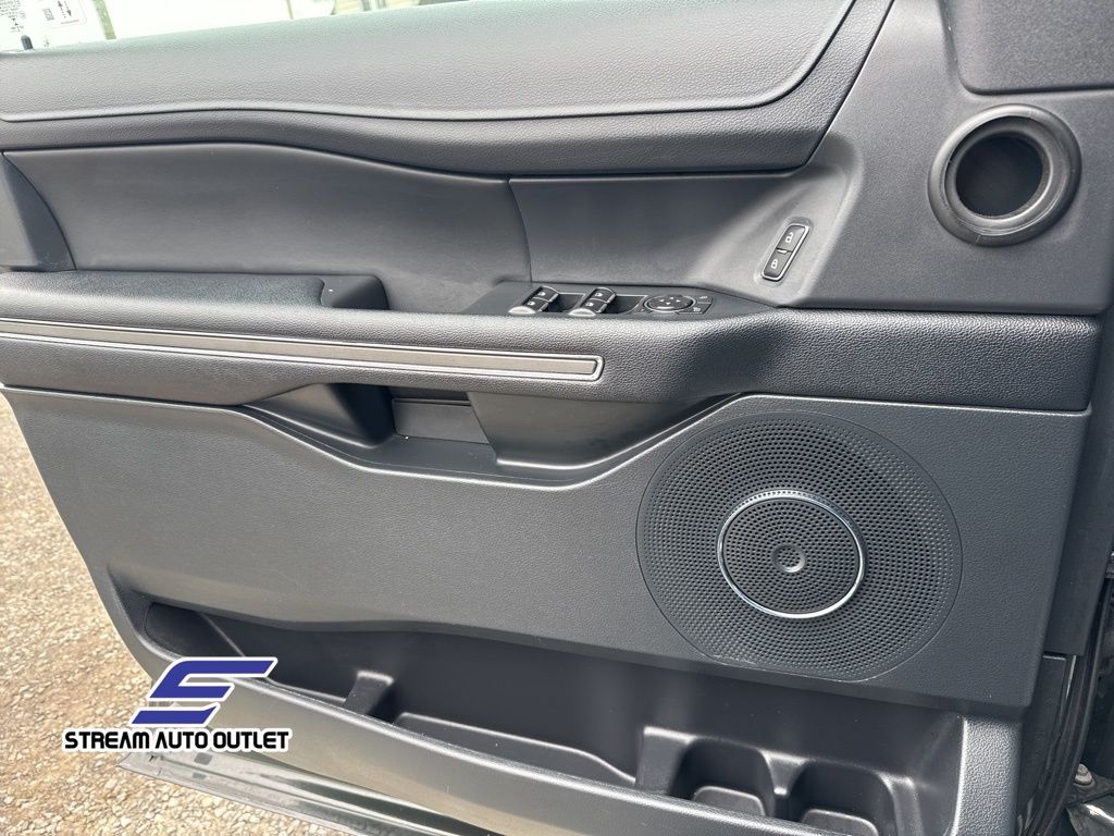 Vehicle image 18 of 40