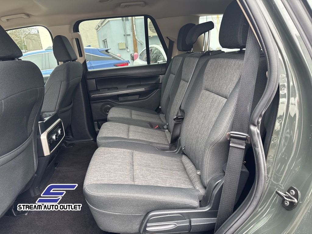 Vehicle image 29 of 40