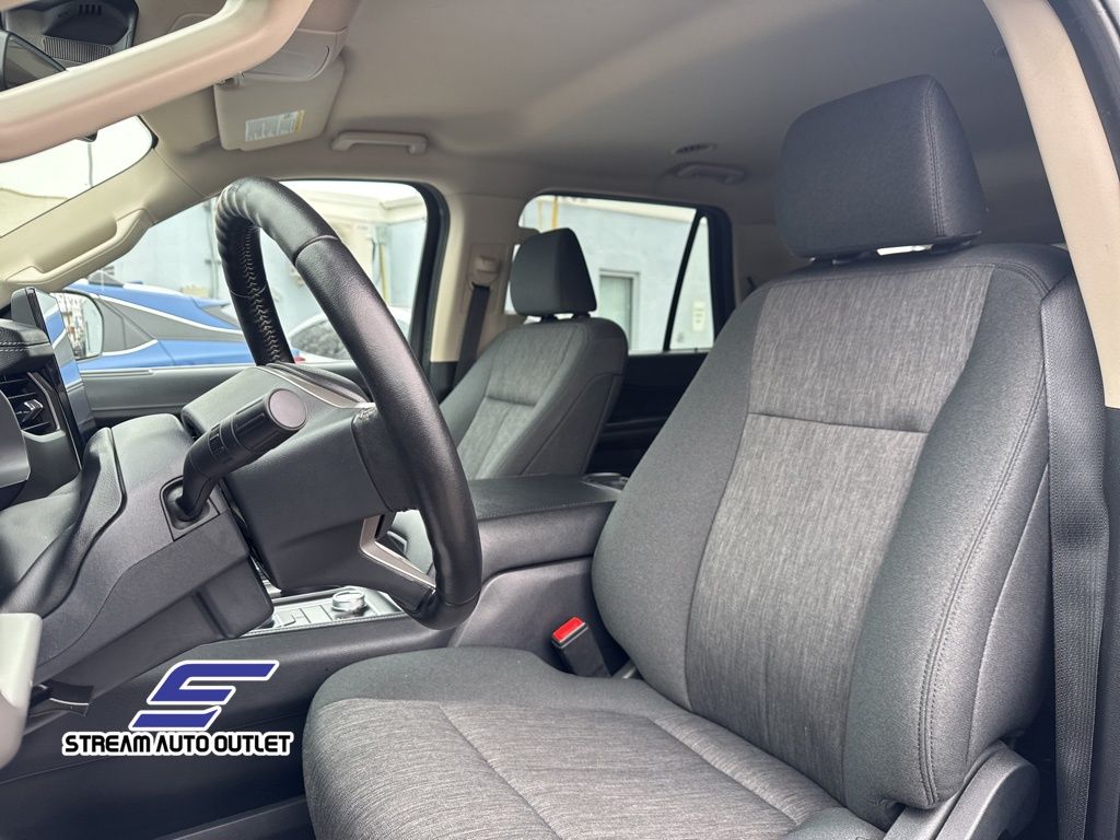 Vehicle image 17 of 40