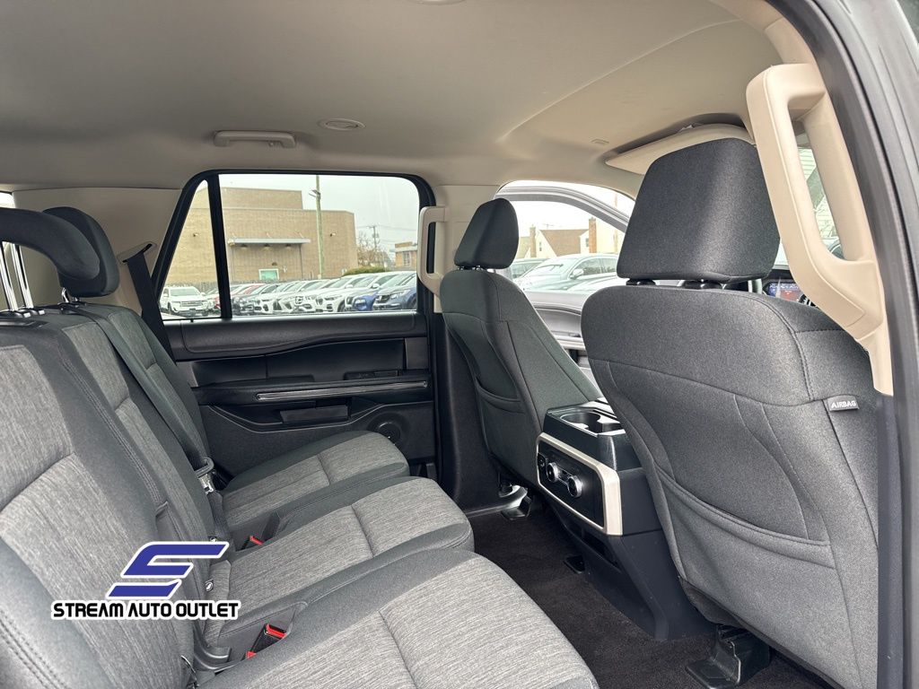 Vehicle image 34 of 40