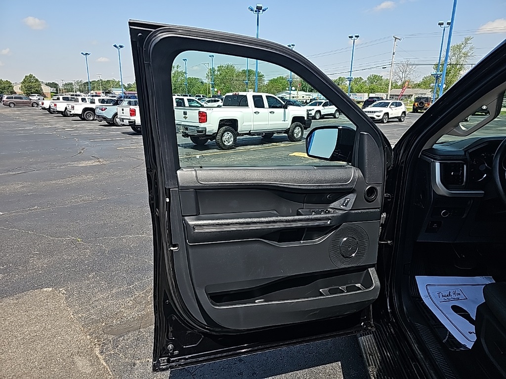 Vehicle image 18 of 29