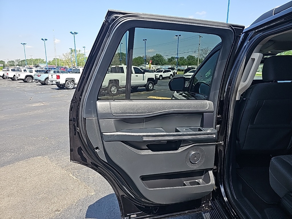 Vehicle image 13 of 29