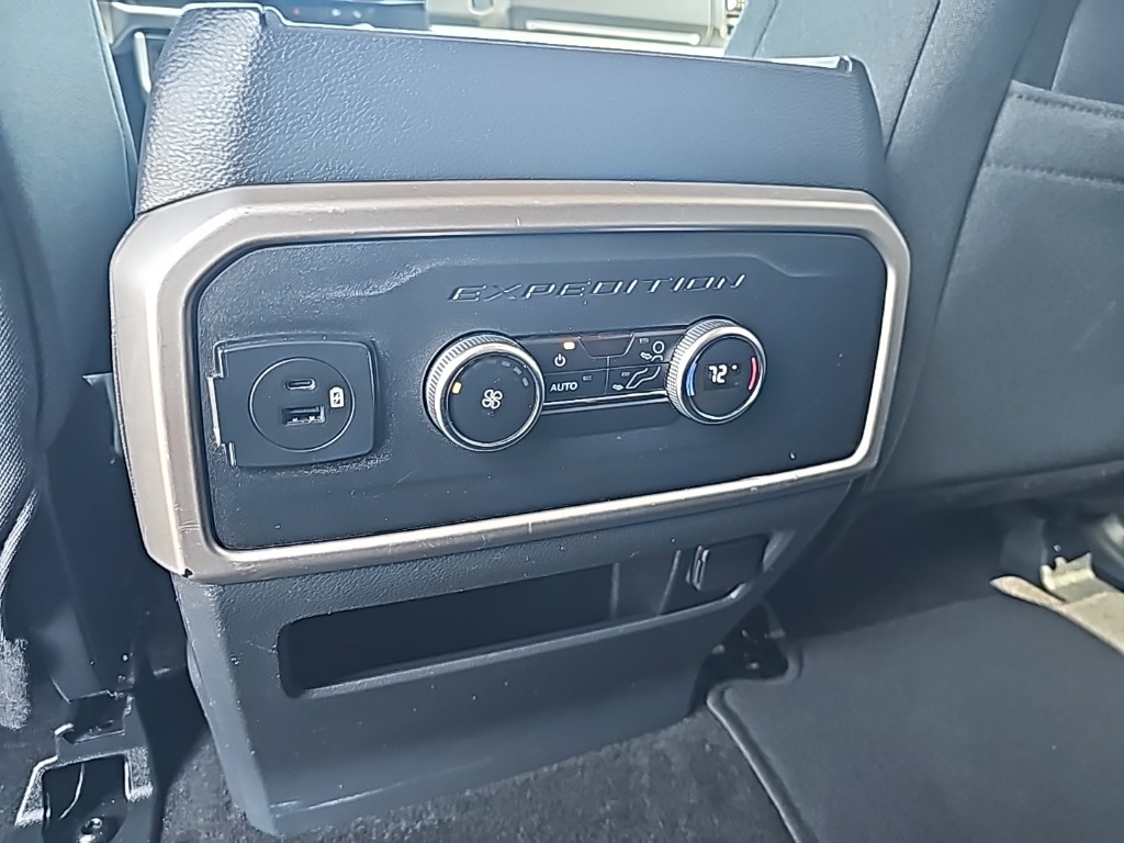 Vehicle image 16 of 29
