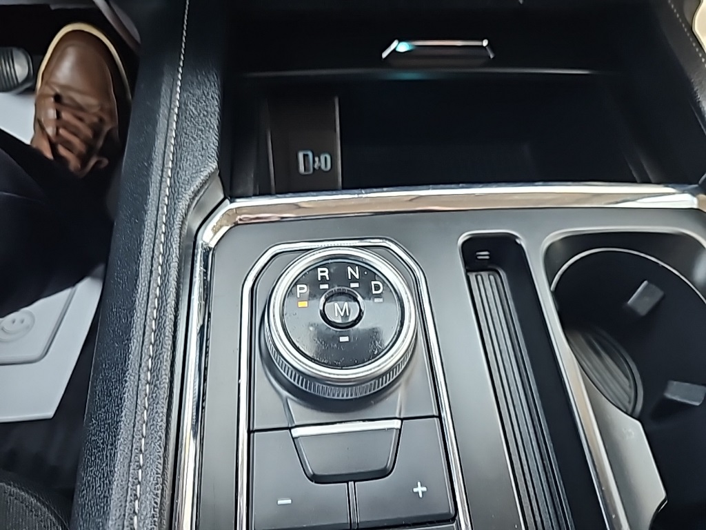 Vehicle image 27 of 29