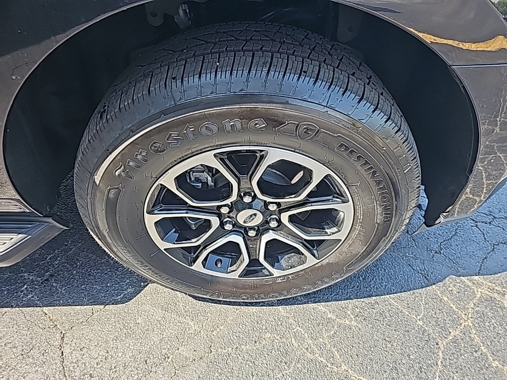 Vehicle image 10 of 29