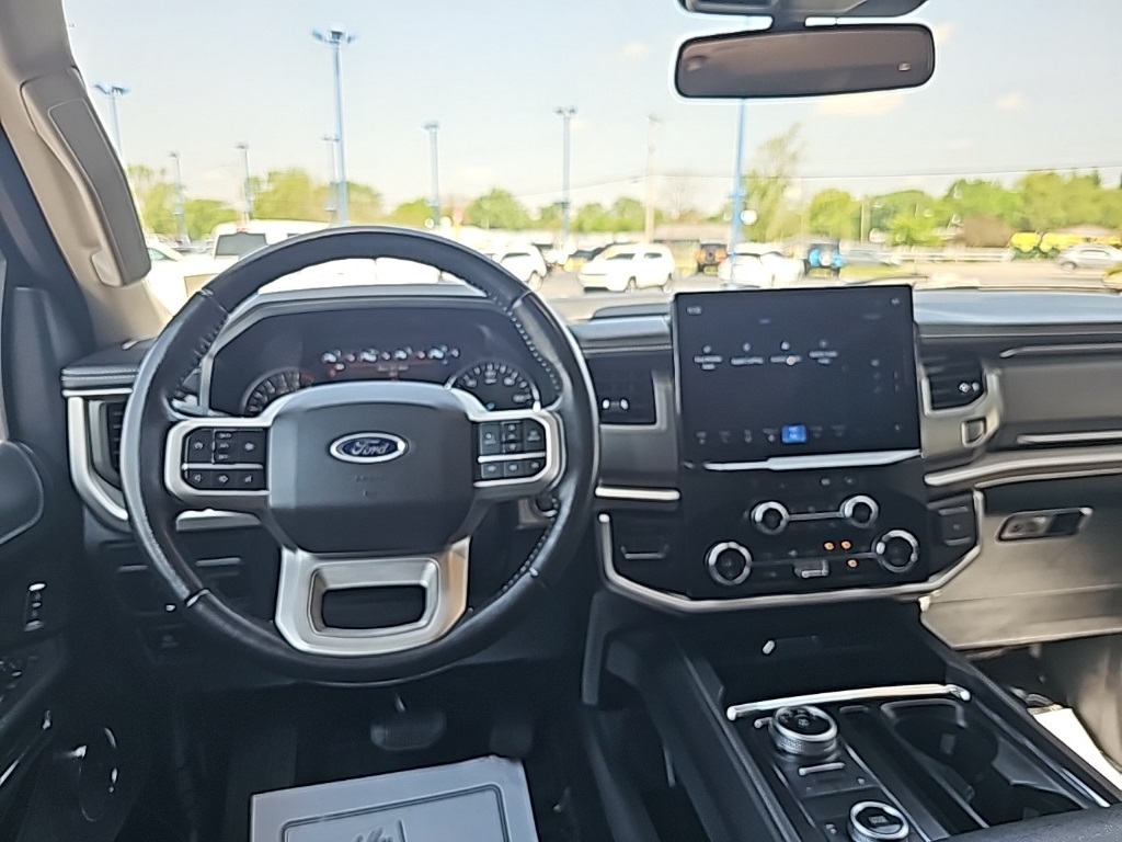 Vehicle image 17 of 29