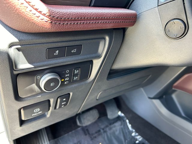 Vehicle image 20 of 39