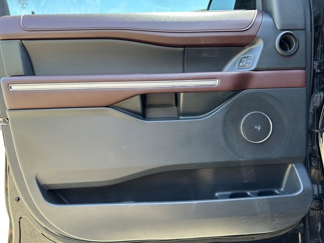 Vehicle image 21 of 39