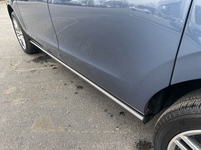 Vehicle image 18 of 64