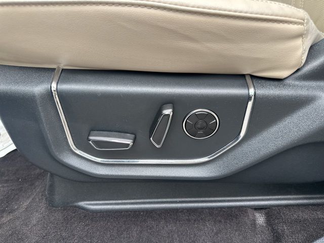 Vehicle image 36 of 64