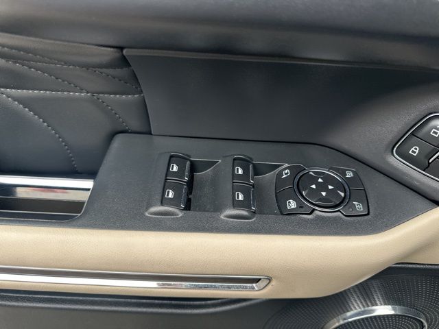 Vehicle image 33 of 64