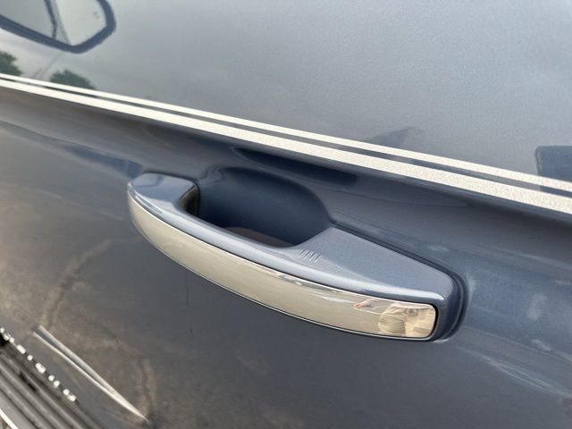 Vehicle image 31 of 64