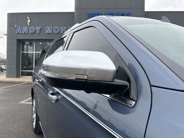 Vehicle image 8 of 64
