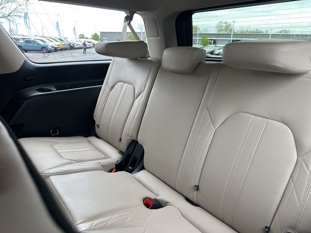 Vehicle image 21 of 64