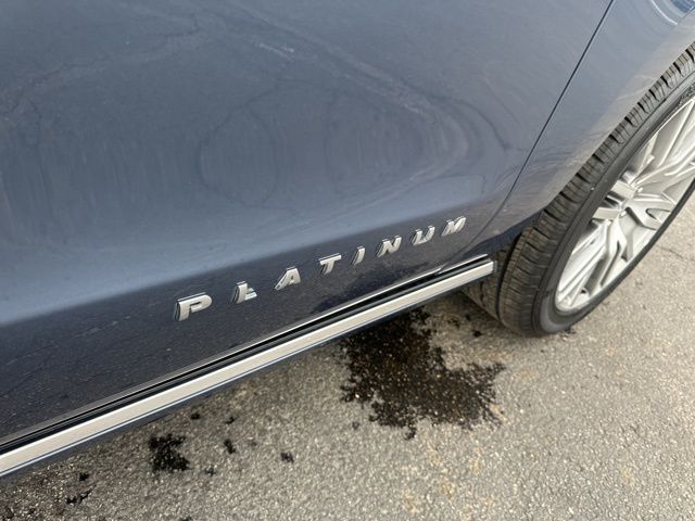 Vehicle image 10 of 64