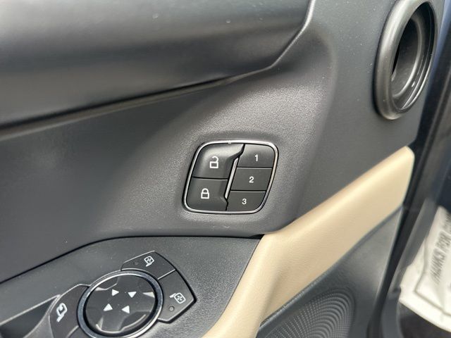 Vehicle image 34 of 64