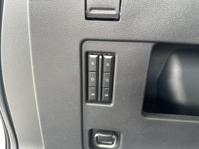 Vehicle image 17 of 64