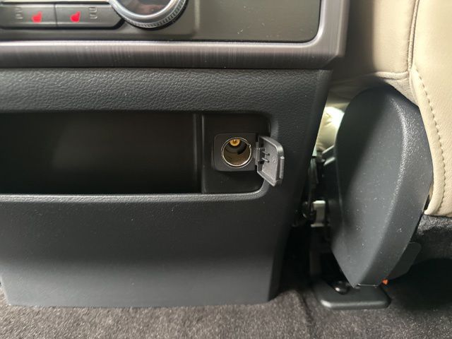 Vehicle image 27 of 64