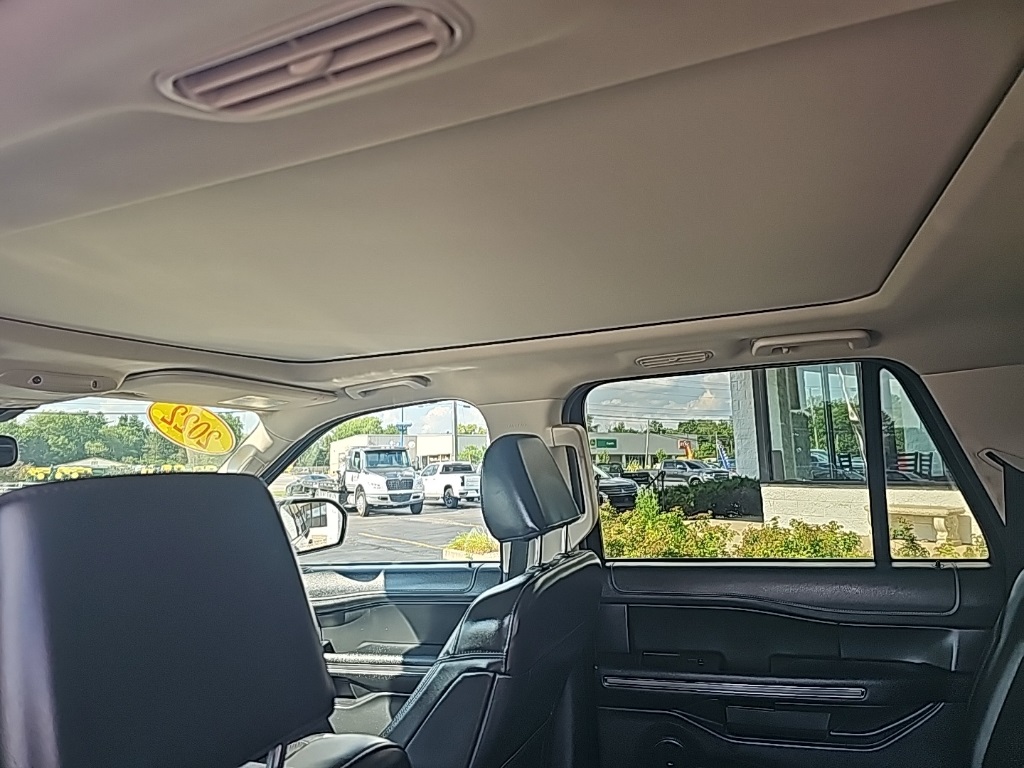 Vehicle image 20 of 32