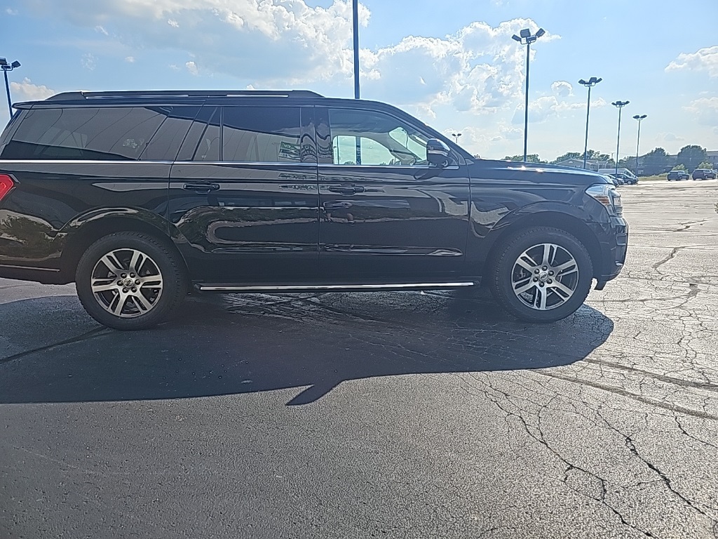 Vehicle image 4 of 32