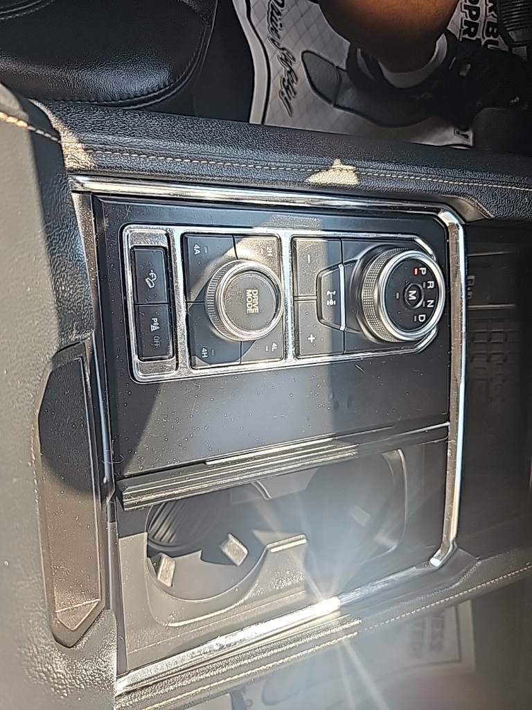 Vehicle image 21 of 32