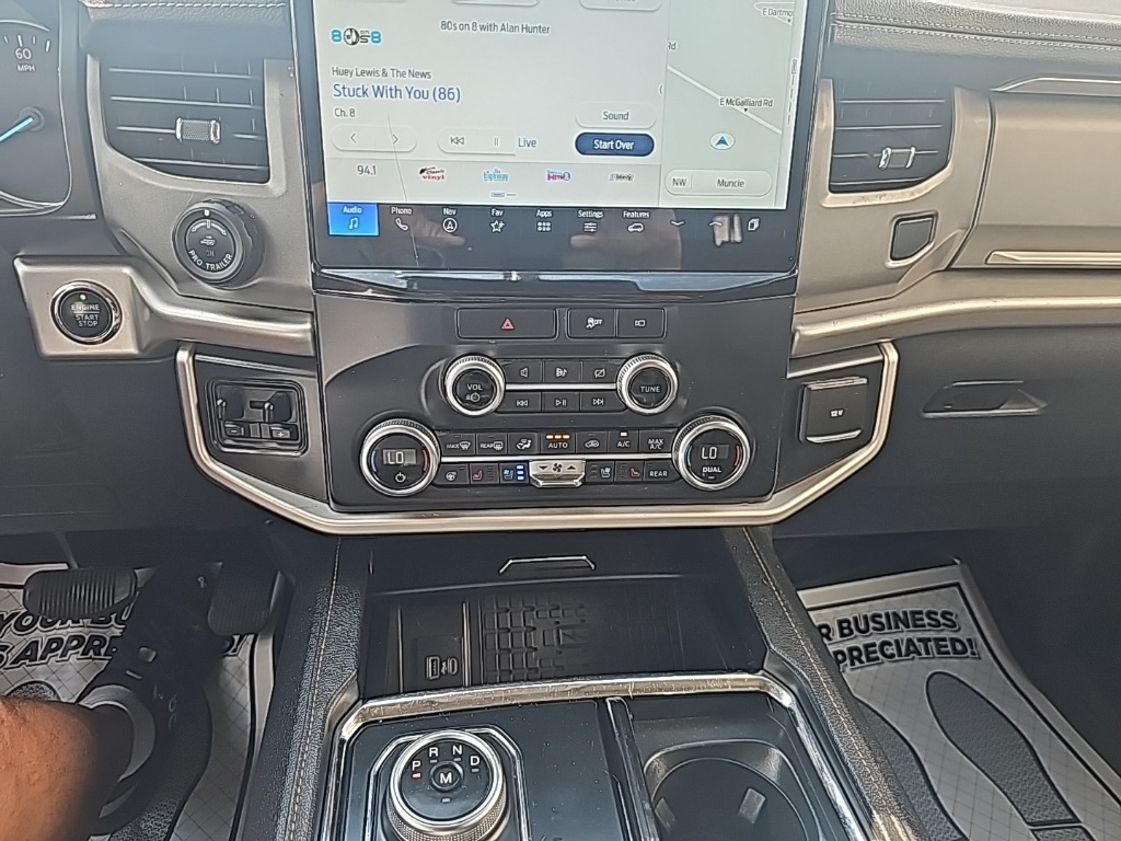 Vehicle image 26 of 32