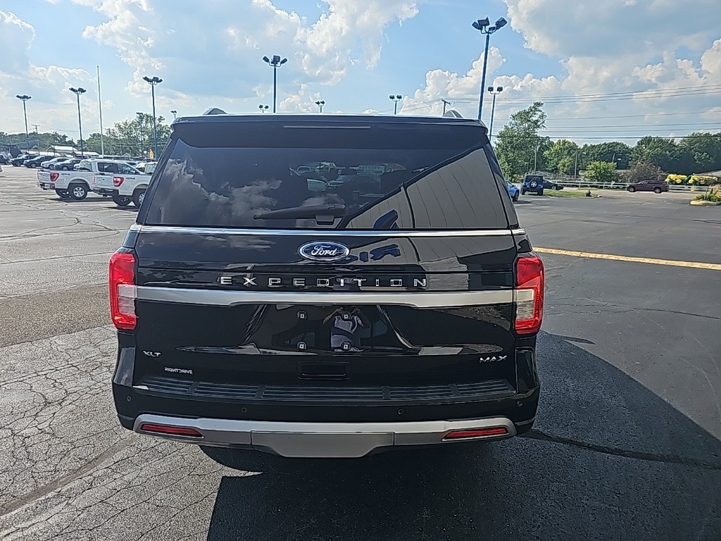 Vehicle image 12 of 32