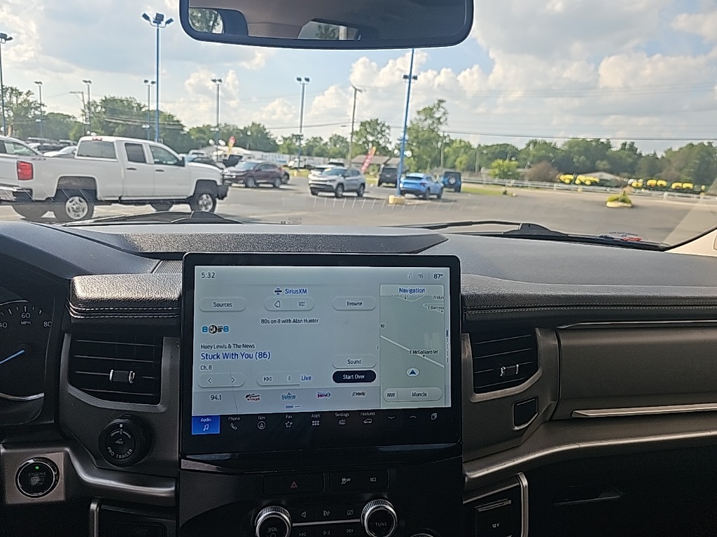 Vehicle image 22 of 32