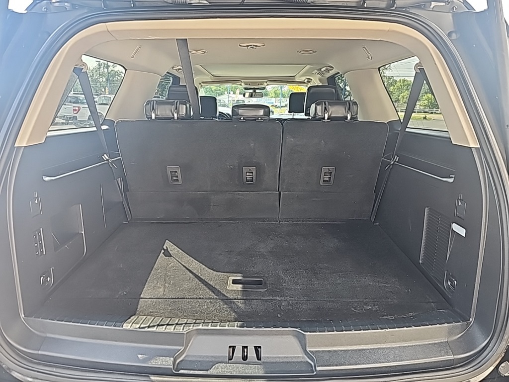 Vehicle image 10 of 32