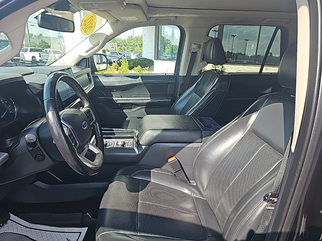 Vehicle image 15 of 32