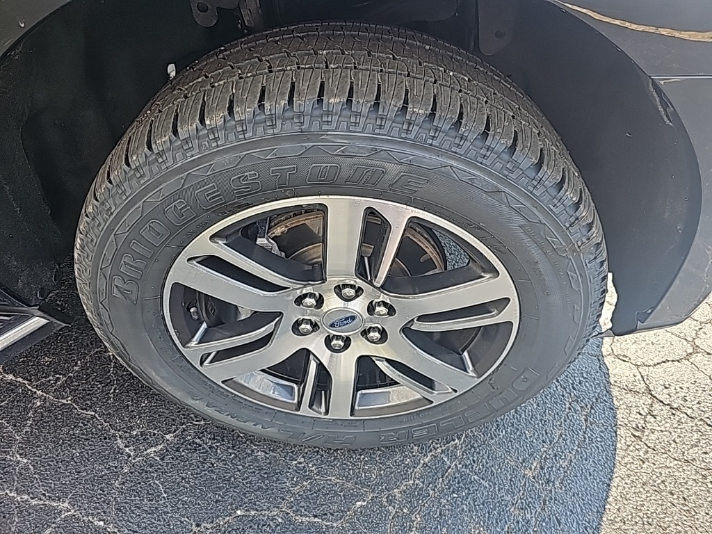 Vehicle image 8 of 32