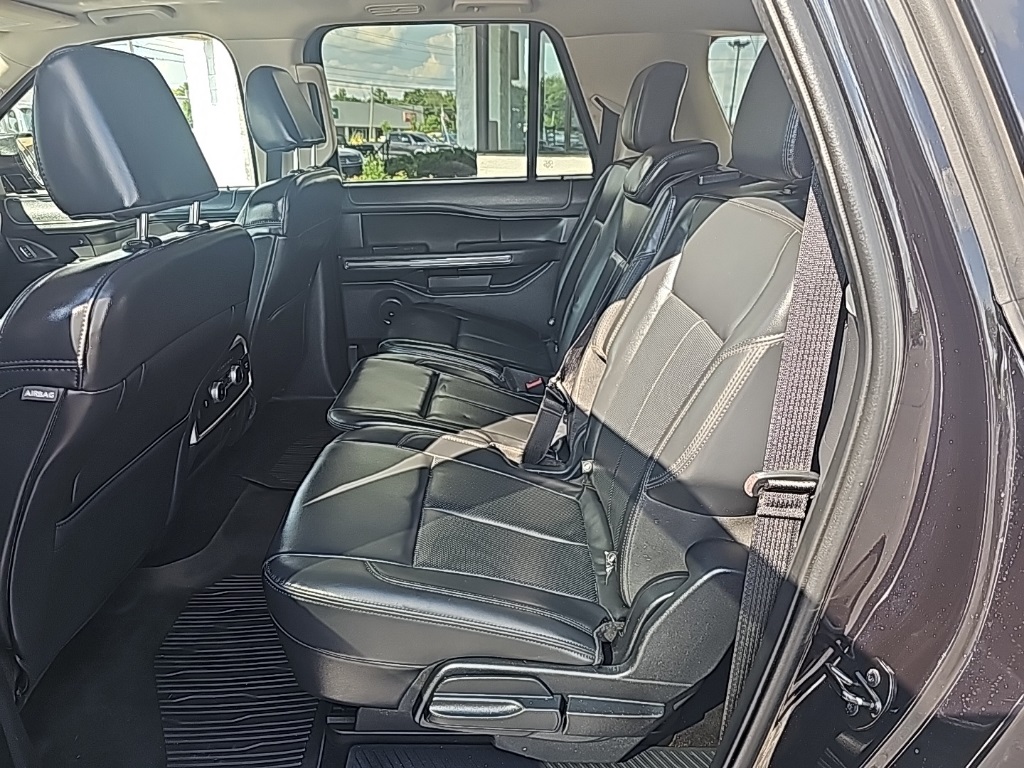 Vehicle image 14 of 32