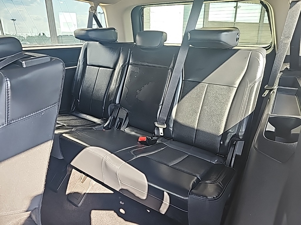 Vehicle image 13 of 32
