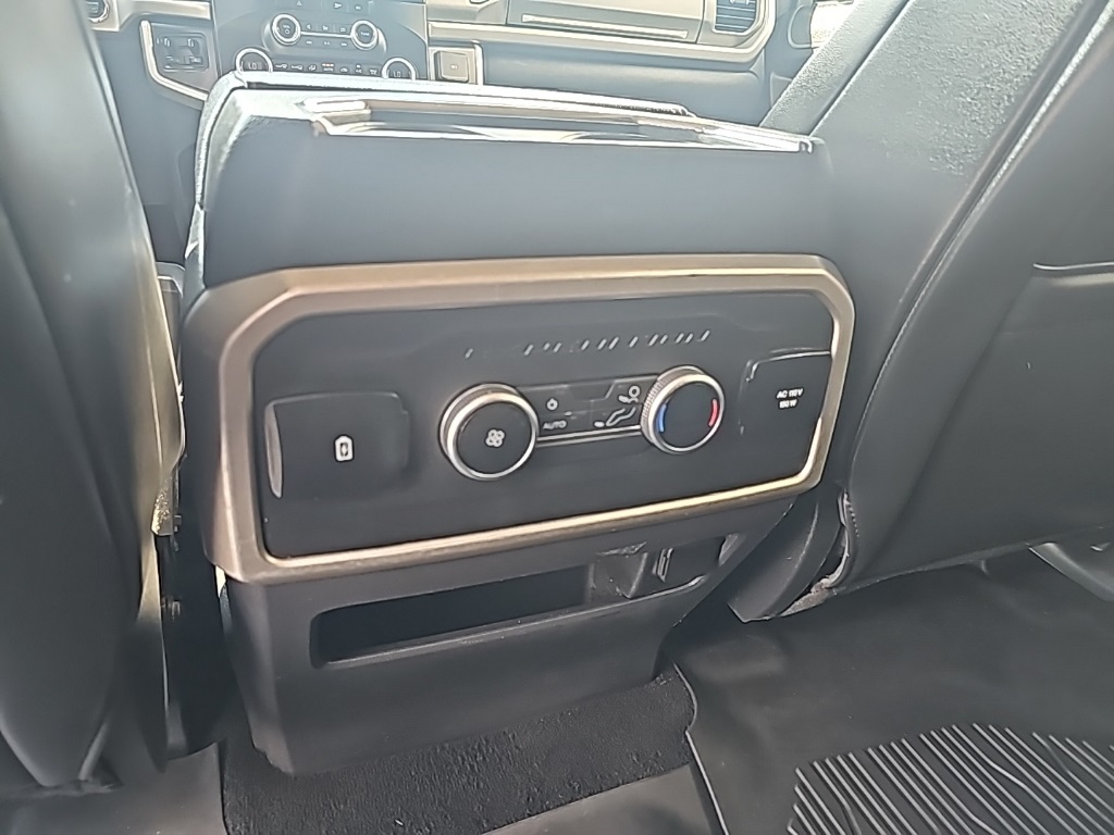 Vehicle image 28 of 32
