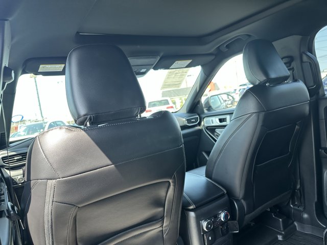 Vehicle image 17 of 28