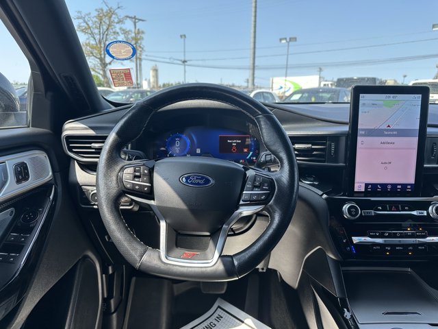 Vehicle image 21 of 28