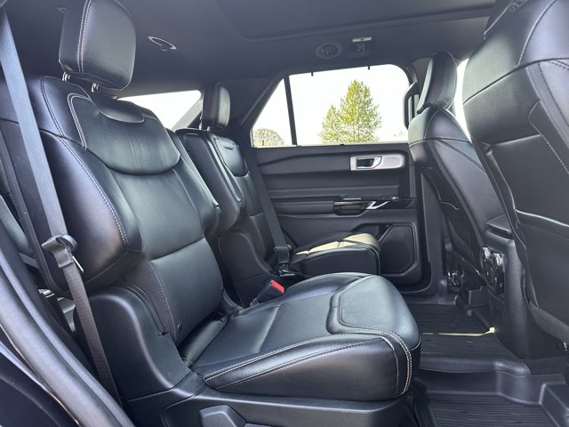 Vehicle image 12 of 28