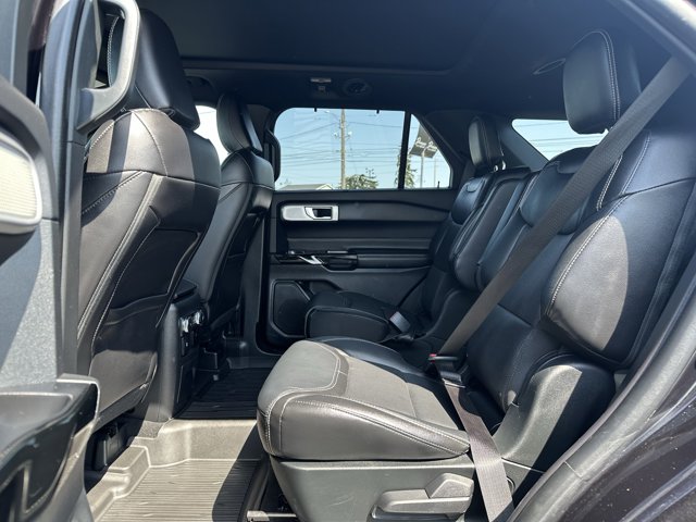 Vehicle image 16 of 28