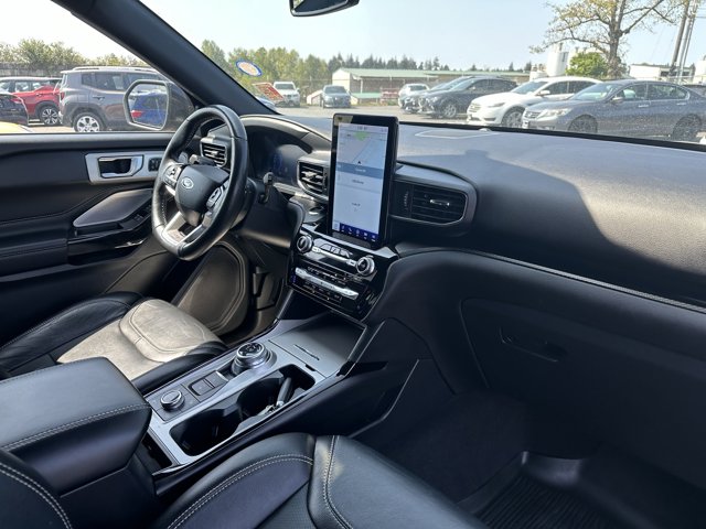 Vehicle image 10 of 28