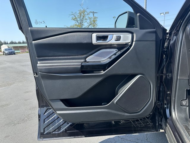 Vehicle image 20 of 28