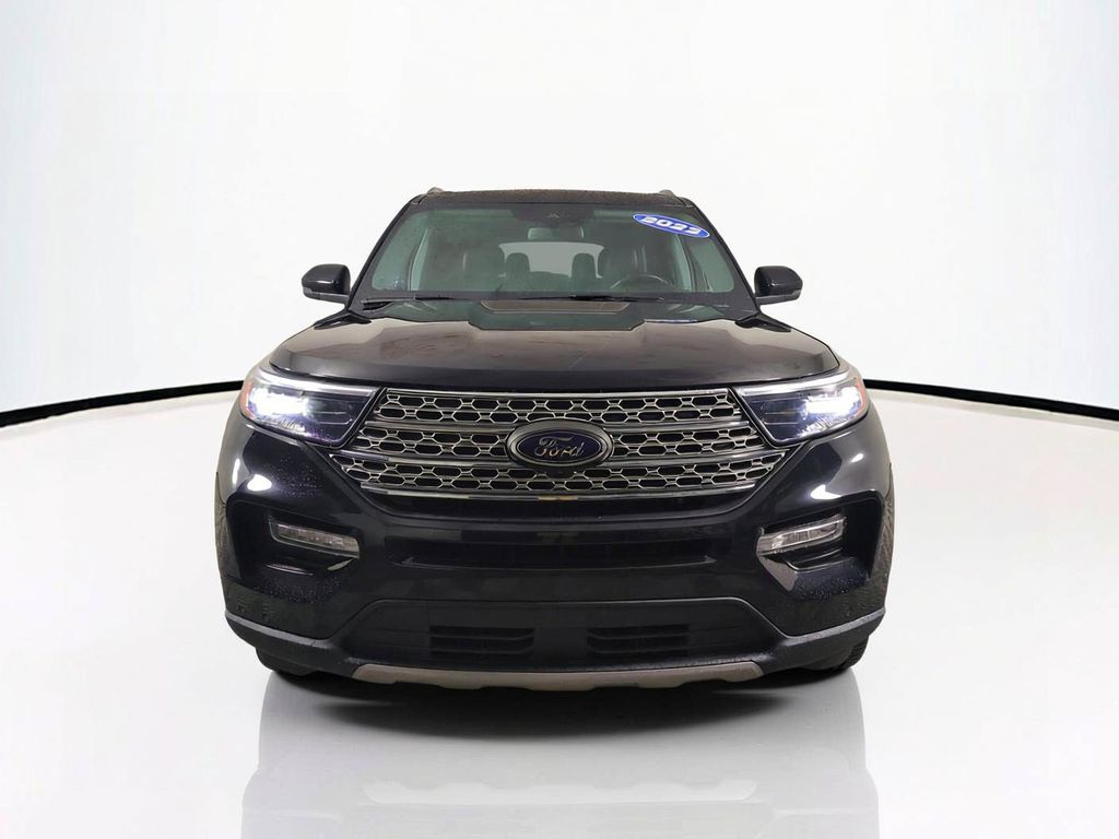 2022 Ford Explorer Limited Image 2 of 42