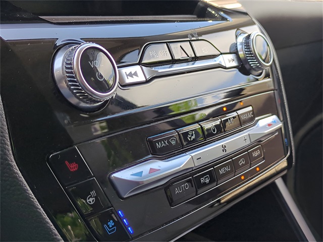 Vehicle image 27 of 39