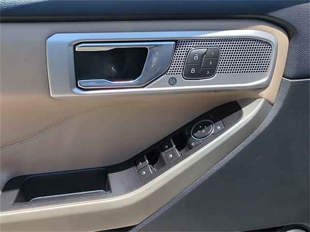 Vehicle image 15 of 39
