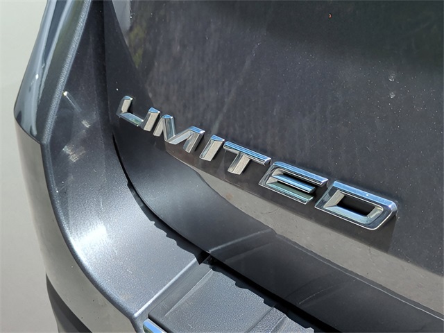 Vehicle image 33 of 39